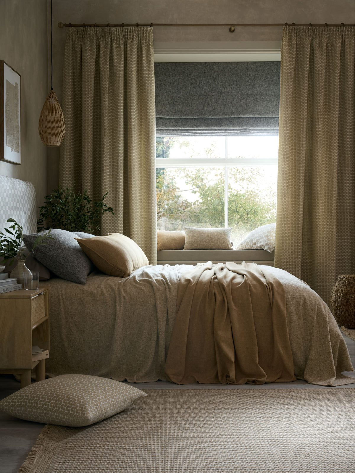 Bespoke Curtains and
Roman Blinds Made in the UK